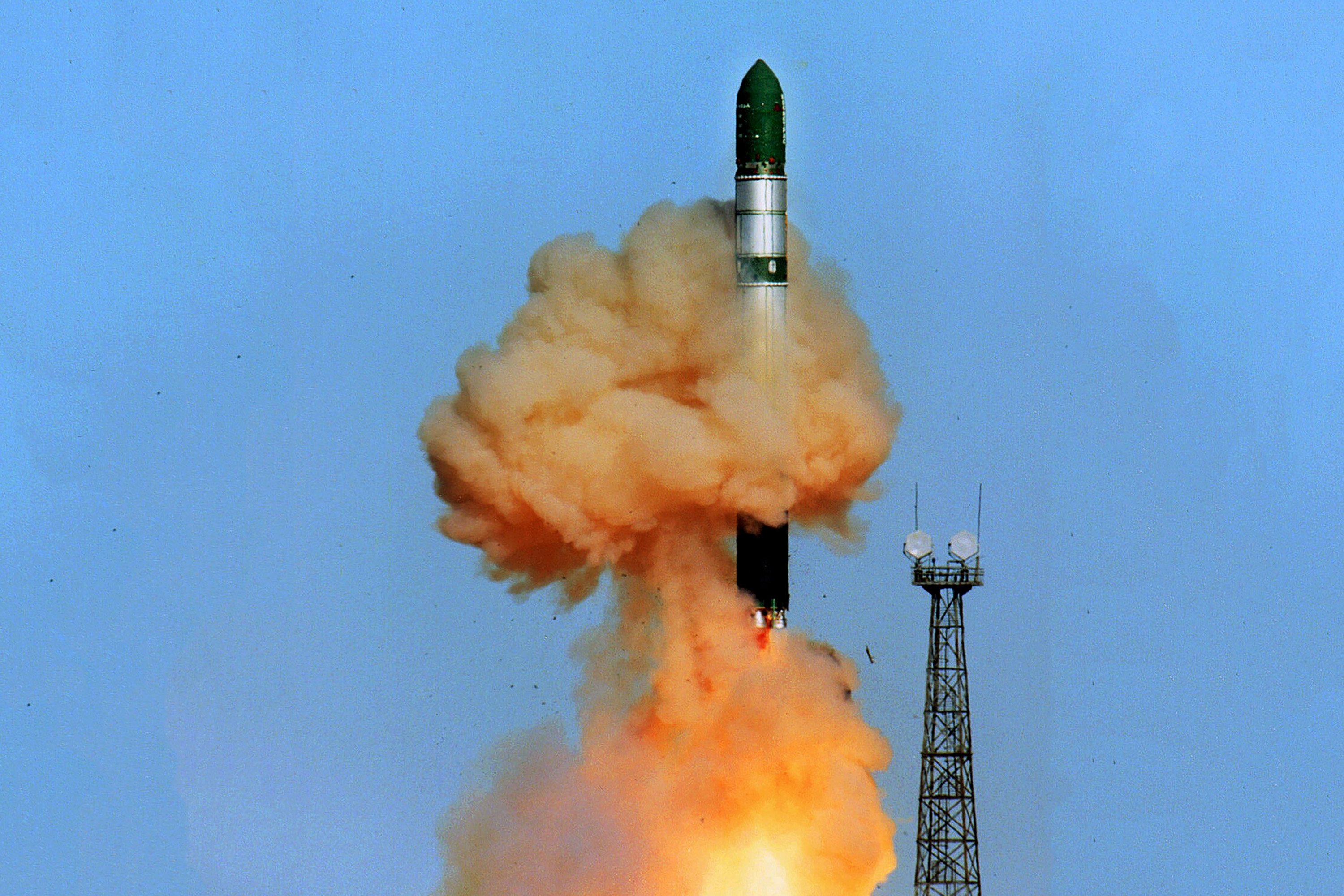 Россия использует ракеты. Ядерная ракета Сармат. Пуск МБР Сармат. Сармат 2 ракета. Р-36 "Сармат".